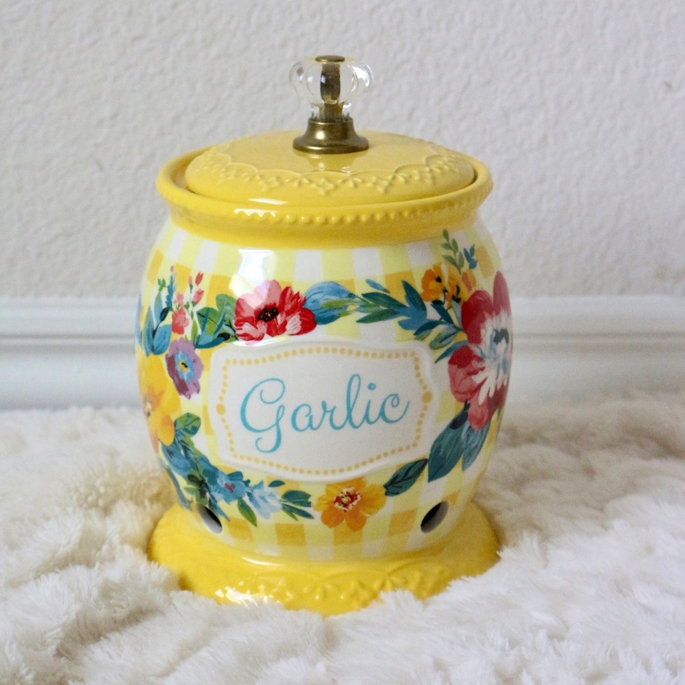 Pioneer Woman Sweet Romance Ceramic Garlic Keeper with Lid